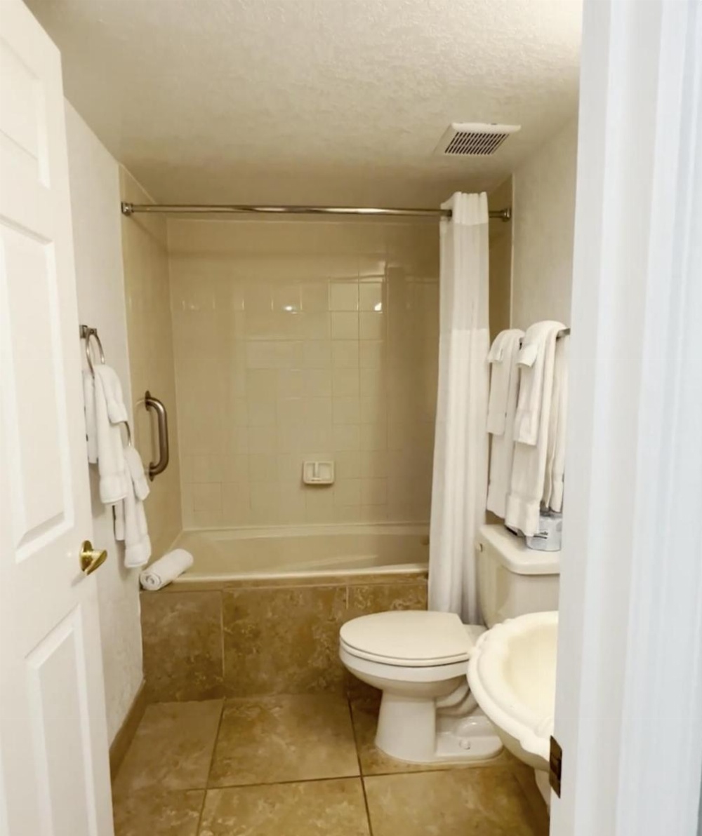 Room image 4